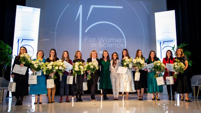 L’Oréal România marchează a 15-a ediție a programului L’Oréal – UNESCO „Pentru Femeile din Știință” și acordă 10 burse în valoare totală de 100.000 de euro